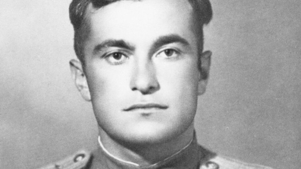 Рада присвоила имя Амет-Хана Султана аэропорту Симферополя