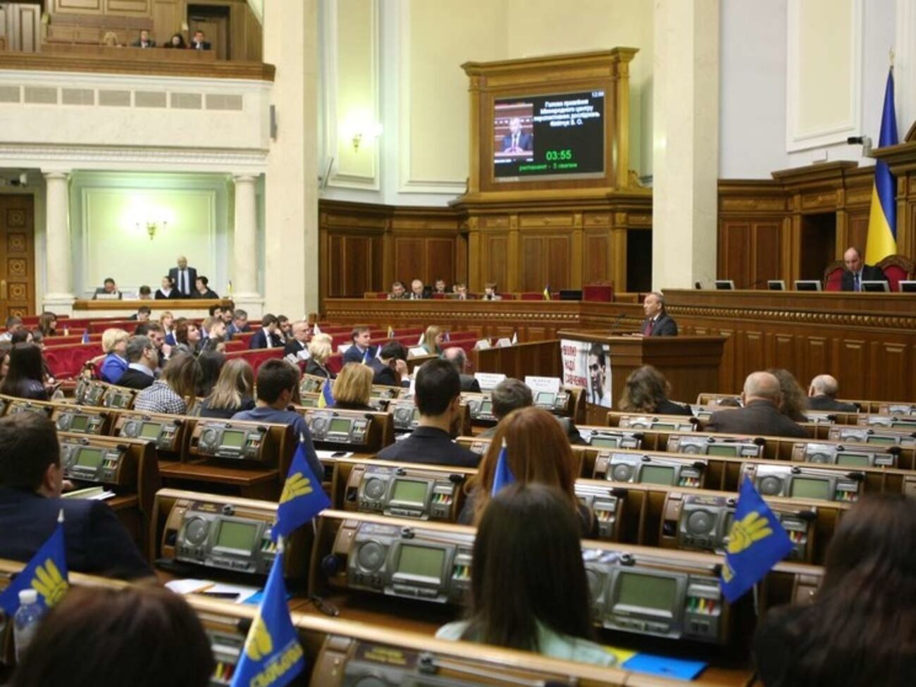 Рада разрешила банкам не выдавать вклады до окончания срока договора