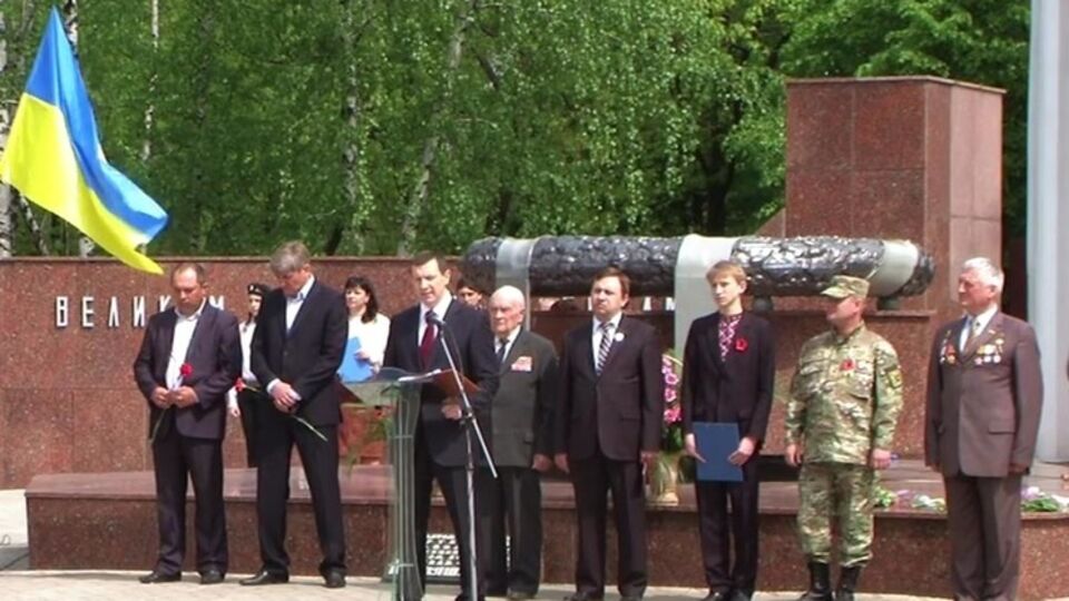 Война, завуалированно называемая АТО, отбросила экономику Украины на десятки лет назад, сказал Дунаев