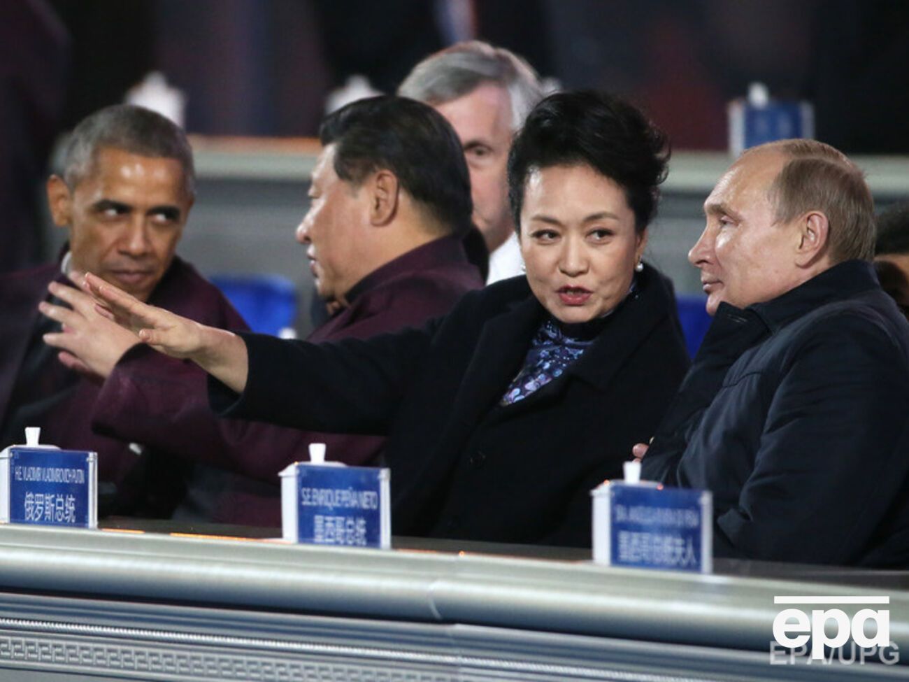 "Обезьяна” не зря десятилетиями терпеливо сидела, наблюдая драку двух тигров. Теперь один из них приполз за помощью, и его можно использовать по полной программе