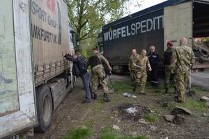 В зоне АТО пограничники задержали 26 транспортных средств с продуктами