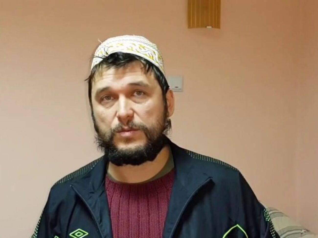 Боевик "ДНР" Варган: Любимая пытка "Оплота" &ndash; это удушение. То есть душат водой либо противогазом. Видео