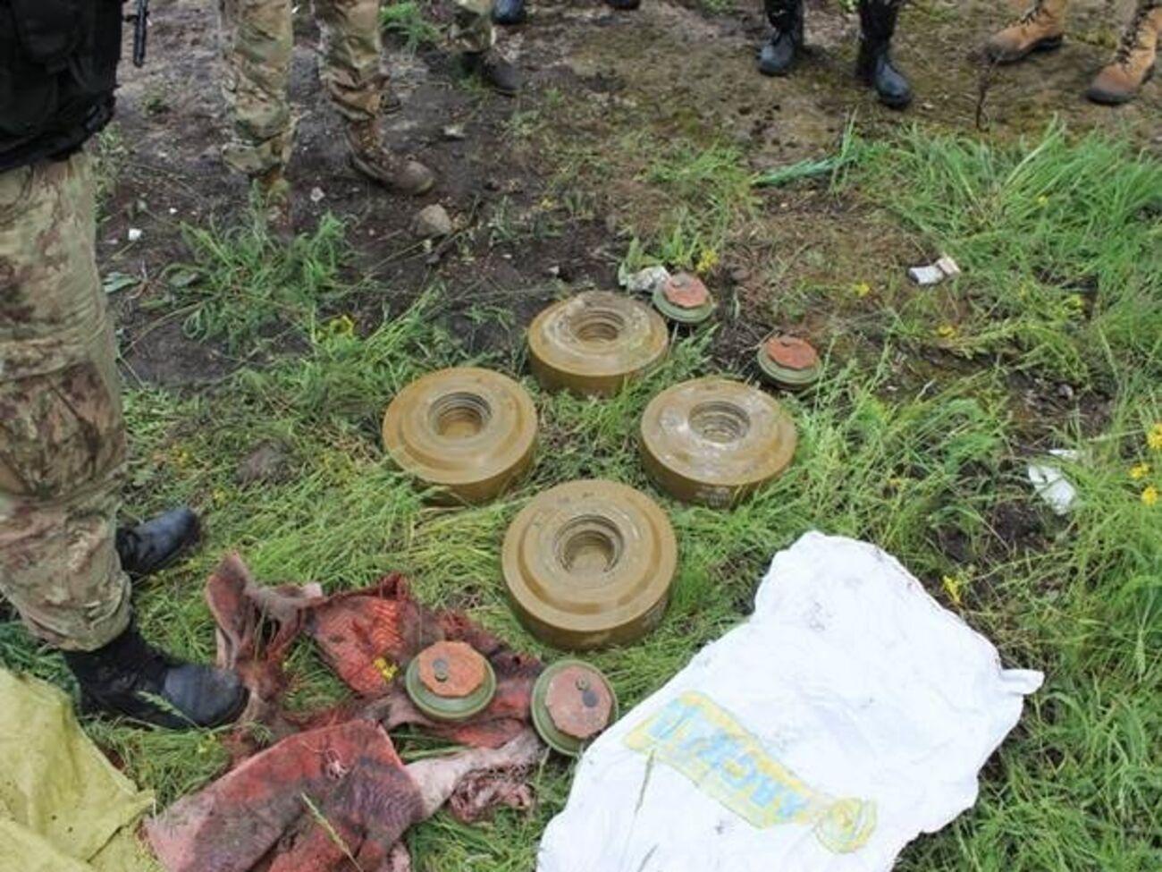 В тайнике&nbsp;хранились четыре противотанковые мины, тротиловая шашка и электродетонатор