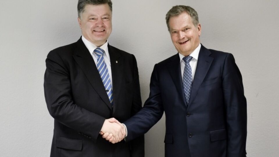 Нийнисте пригласил Порошенко посетить линию Маннергейма