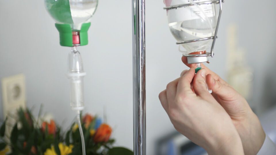 Неудачный ужин отправил в больницу 48 львовян