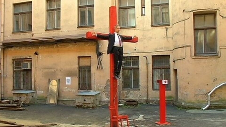 Вбить гвоздь в распятого Путина могут все желающие