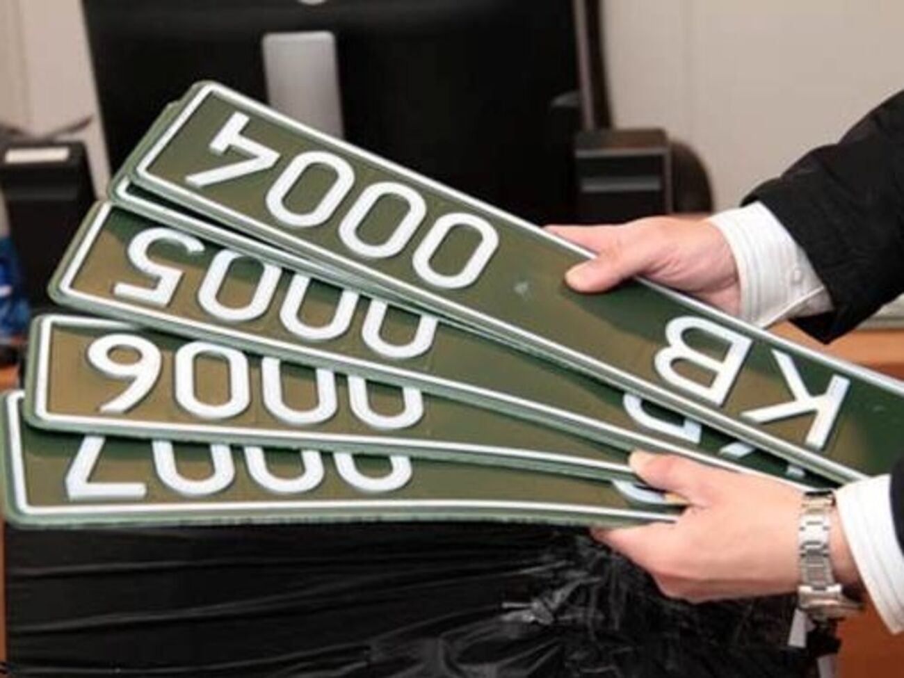 Номера автомобилей волонтеров и спецподразделений будут способствовать маскировке