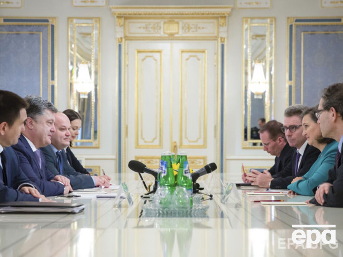 Порошенко провел встречу с Нуланд