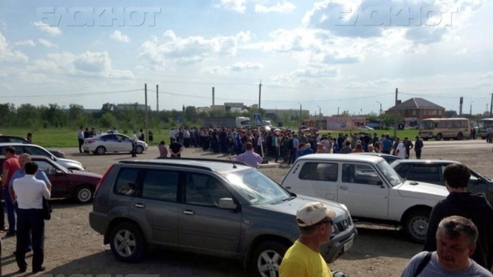 В Ставрополье люди перекрыли федеральную трассу