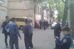 Неизвестный пытался забросить взрывное устройство в приемную свободовца Ильенко