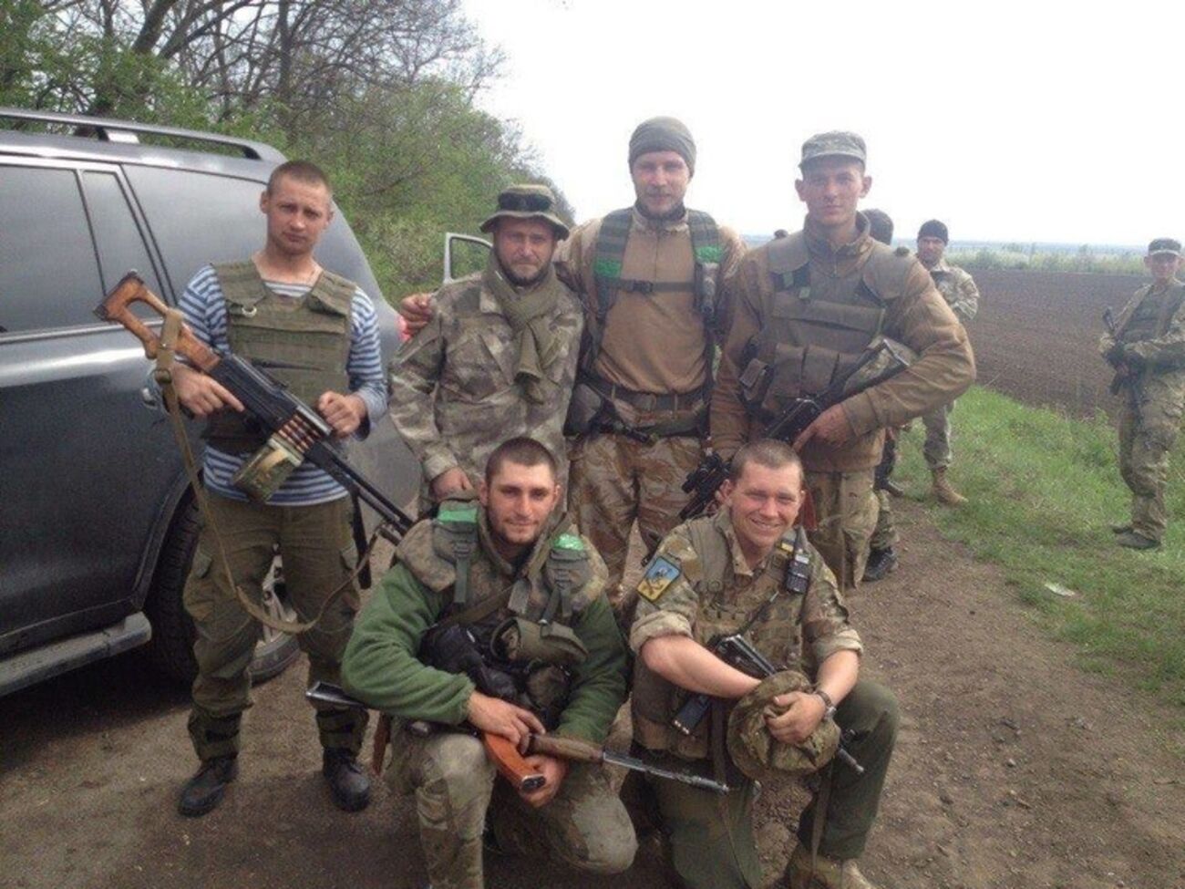 Лидер "ПС" Дмитрий Ярош с десантниками 25-й бригады ВСУ неподалеку от базы ДУК в Днепропетровской области