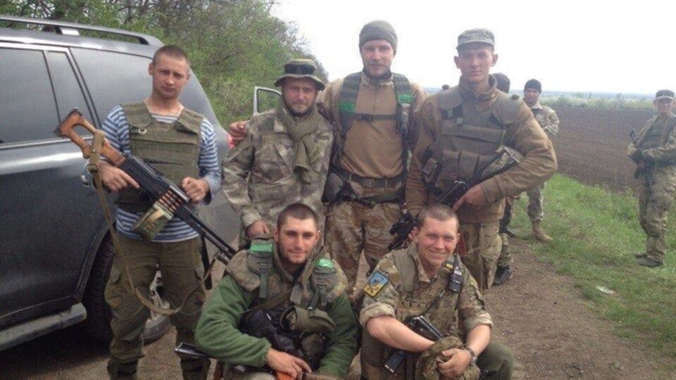 Лидер "ПС" Дмитрий Ярош с десантниками 25-й бригады ВСУ неподалеку от базы ДУК в Днепропетровской области