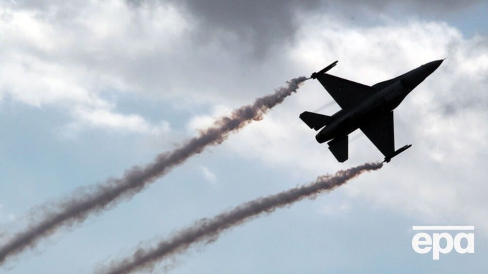 По сирийскому самолету были выпущены две ракеты