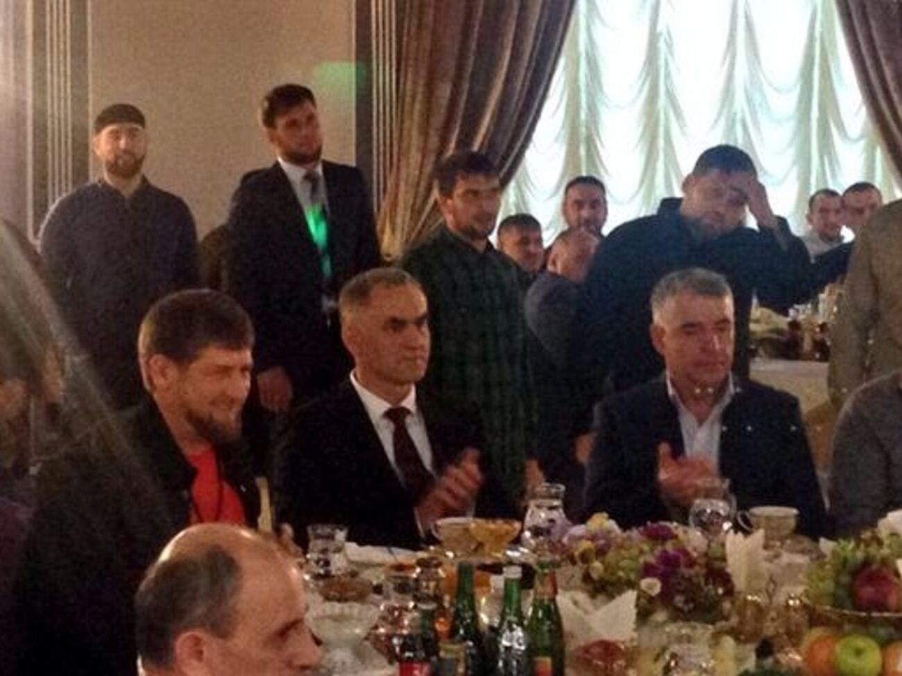 Глава Чечни Рамзан Кадыров присутствовал на свадьбе и станцевал лезгинку