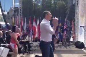 В День Европы братья Кличко станцевали на Михайловской площади. Видео