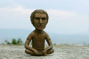В Мукачево собираются установить мини-скульптуру Вакарчука. Фоторепортаж