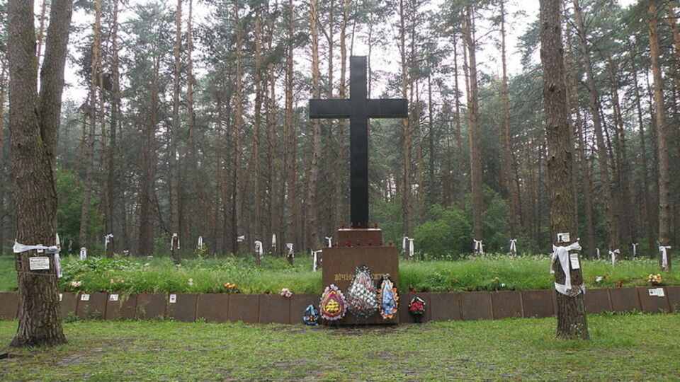 Президент Петр Порошенко посетит Национальный историко-мемориальный заповедник "Быковнянские могилы"