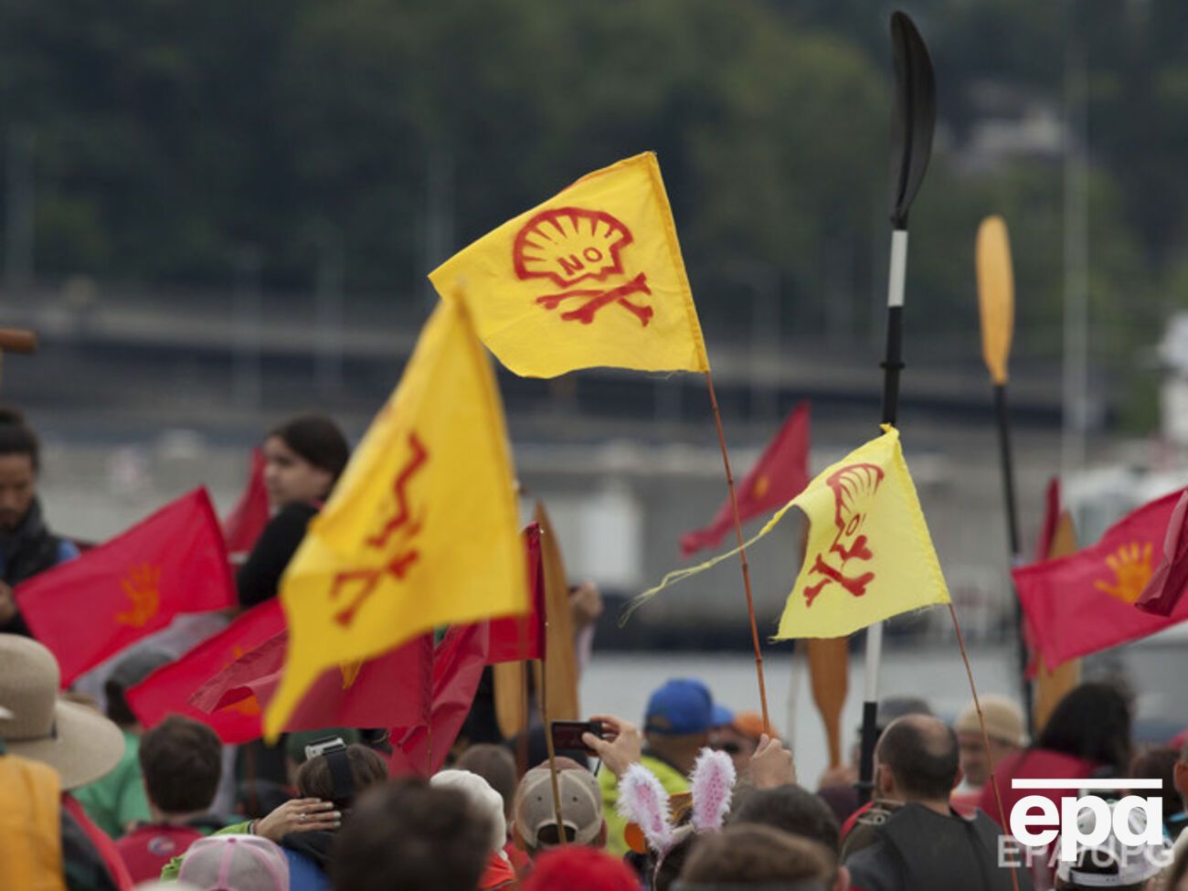 В США защитники природы протестовали против бурения скважин у побережья Аляски. Фоторепортаж