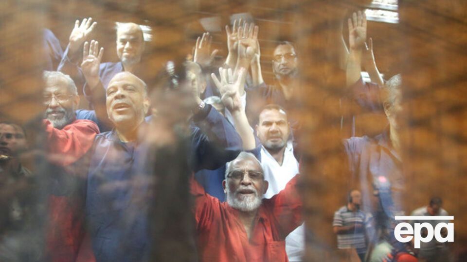 Повешенные были боевиками группировки "Синайская провинция", которая присягнула на верность "Исламскому государству"