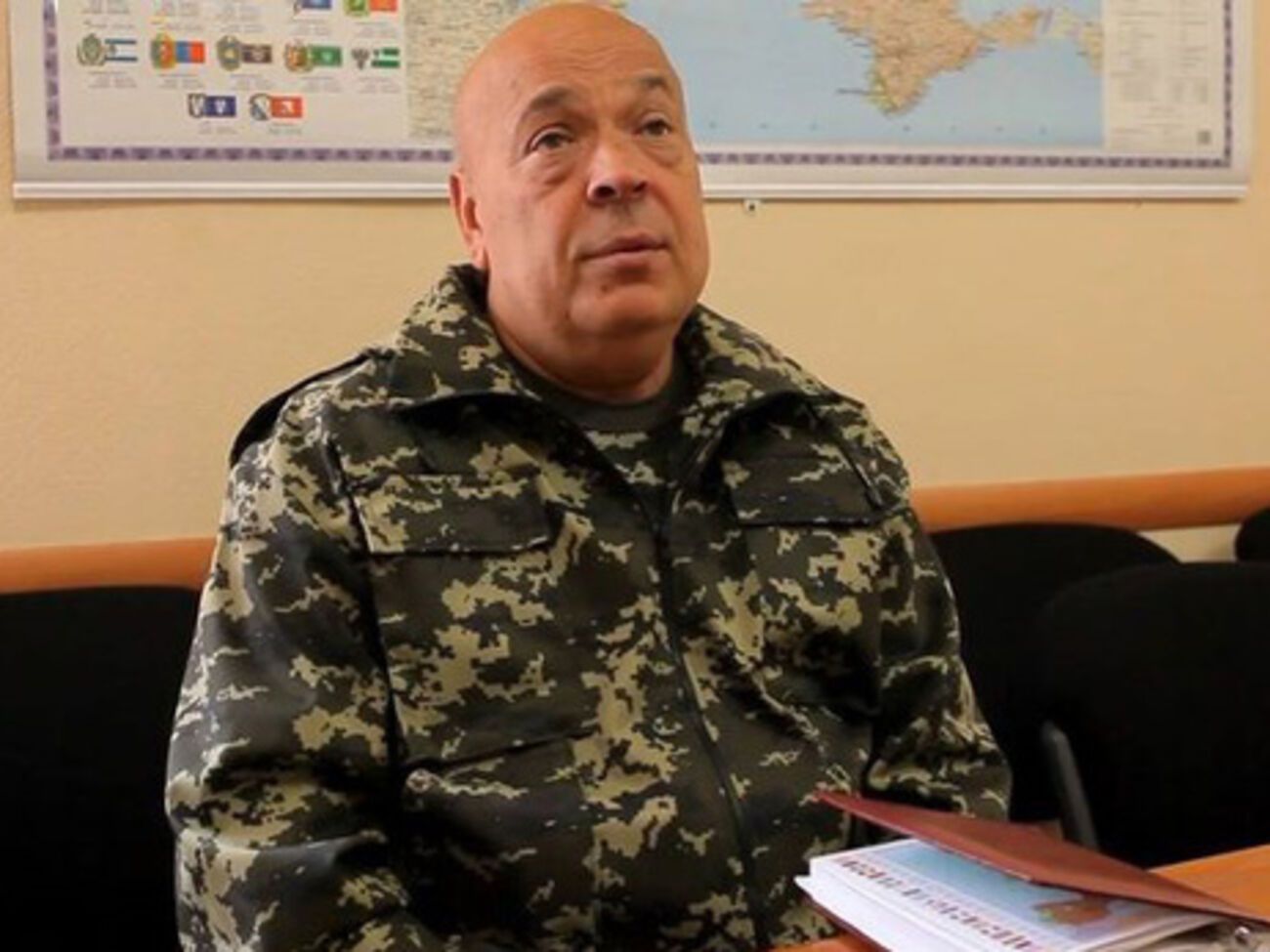 По словам Москаля, автомобиль подорвался&nbsp;на грунтовой дороге у Попасной, ведущей в село Троицкое