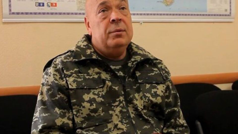 По словам Москаля, автомобиль подорвался на грунтовой дороге у Попасной, ведущей в село Троицкое