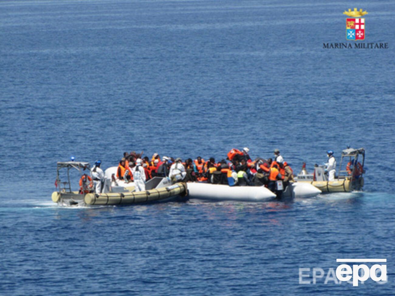 Немецкие корабли спасают беженцев