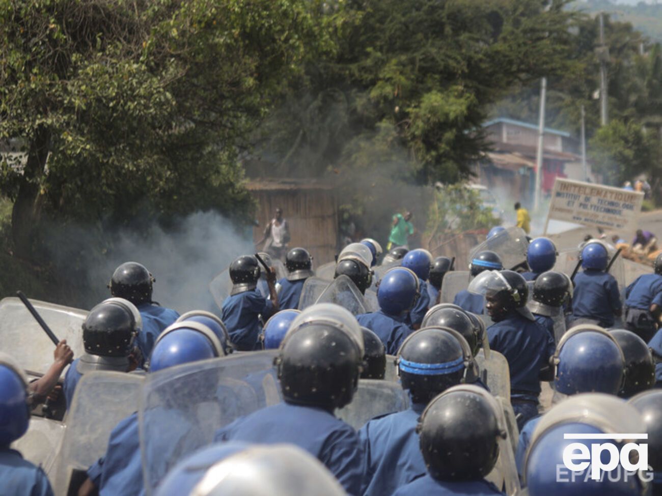 В Бурунди демонстранты протестуют против планов действующего президента Пьера Нкурунзизы, правящего страной уже 10 лет, баллотироваться на третий срок