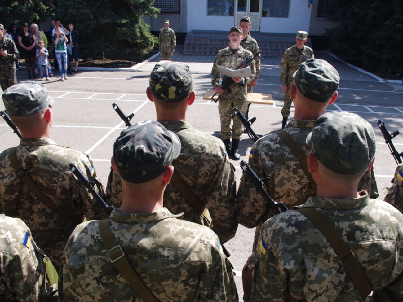 Перед присягой бойцы прошли курс первичной военной подготовки