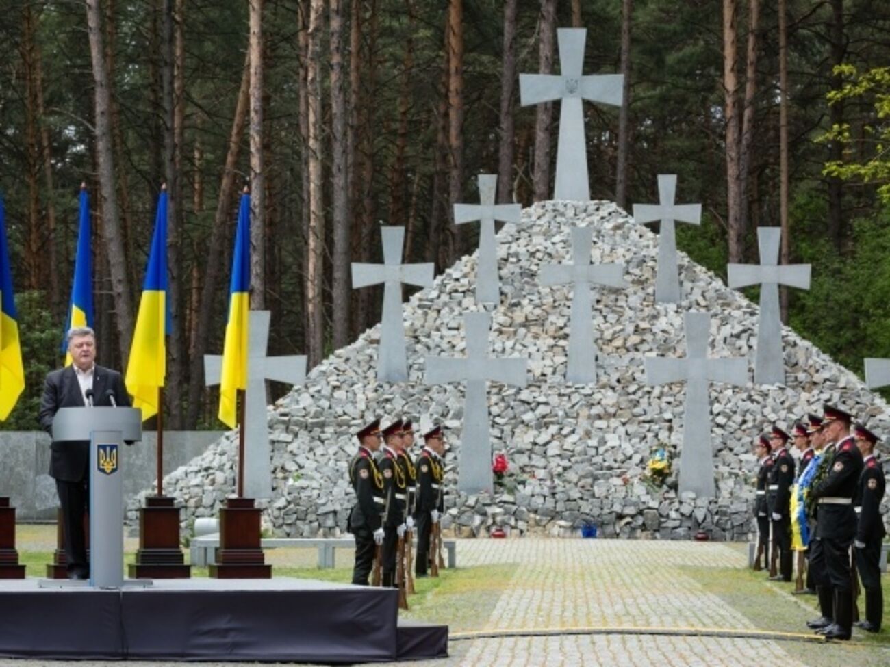 Память жертв тоталитаризма почтили минутой молчания