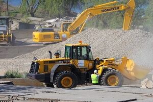 В Керчи на участок для строительства моста через пролив заехала тяжелая техника
