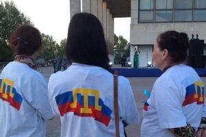 СМИ: В Симферополе ряд журналистов не пустили на акцию "Зажги огонек в своем сердце!" из-за отсутствия аккредитации