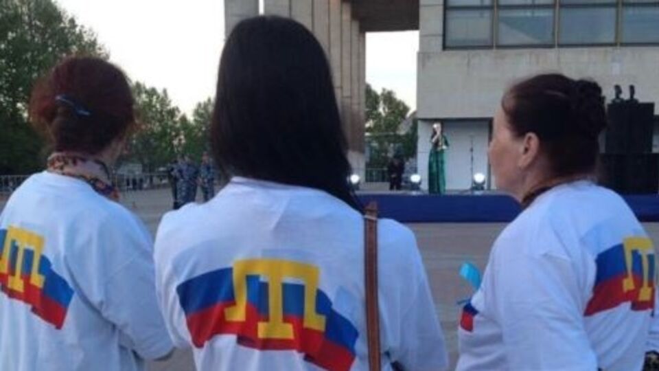 СМИ: В Симферополе ряд журналистов не пустили на акцию "Зажги огонек в своем сердце!" из-за отсутствия аккредитации