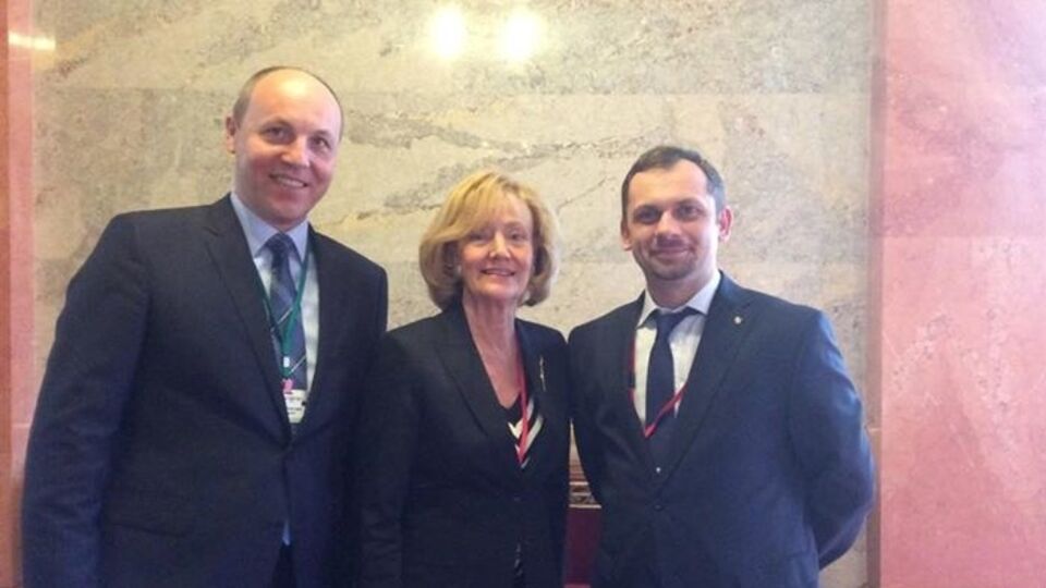 Первый замглавы ВР Андрей Парубий, сенатор канадского парламента Рейнелл Андрейчук и глава подкомитета госбезопасности Комитета ВР по вопросам нацбезопасности и обороны Андрей Левус