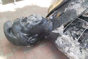 Памятник Сергею Кирову на площади Фейербаха в Харкове