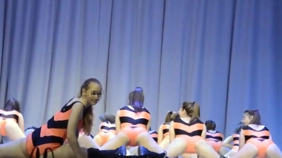 Запись с откровенным танцем была опубликована на YouTube 12 апреля, к этому моменту ее просмотрели более 25 млн раз