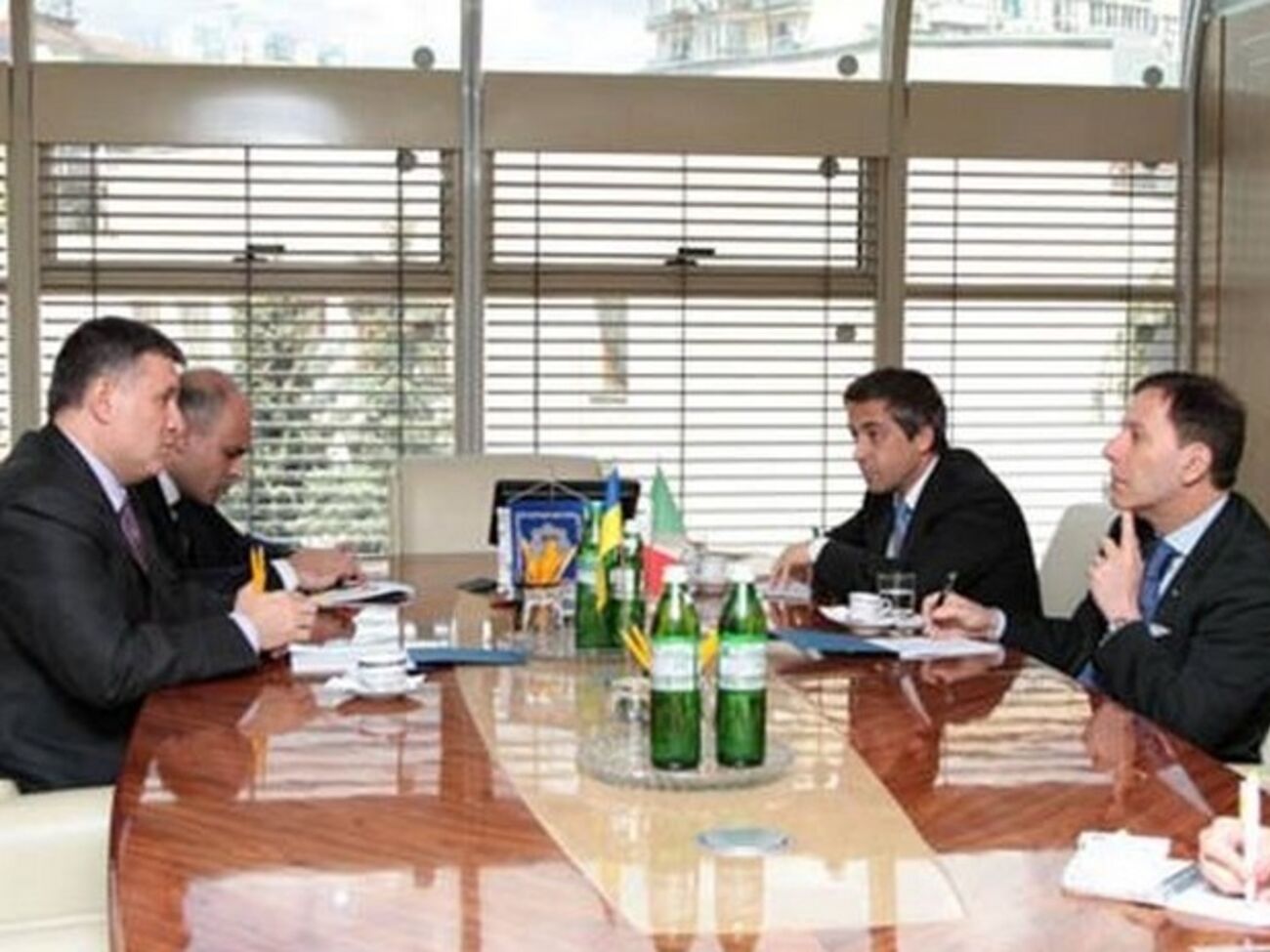 Арсен Аваков провел встречу с послом Италии в Украине Фабрицио Романо