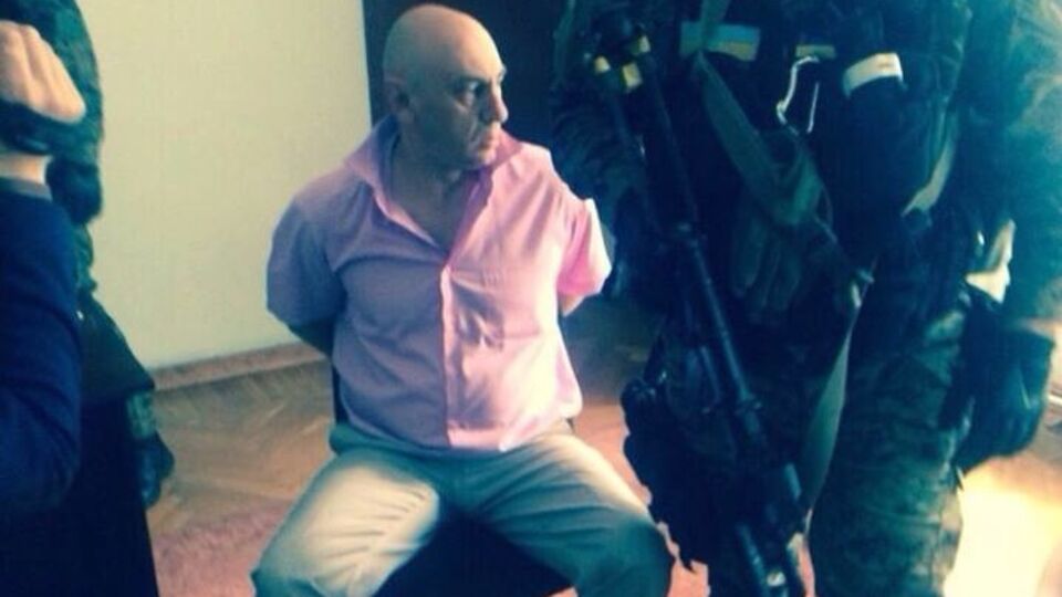 По словам Авакова, персональная охрана чиновника пыталась оказать сопротивление оперативникам и была локализована