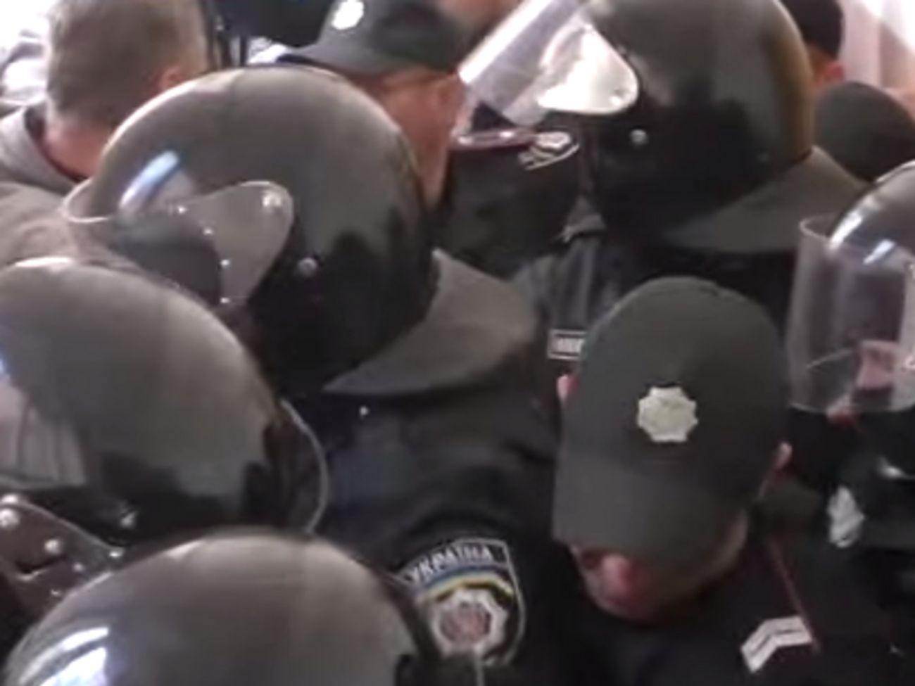 Только 10 журналистов пустили в зал заседаний