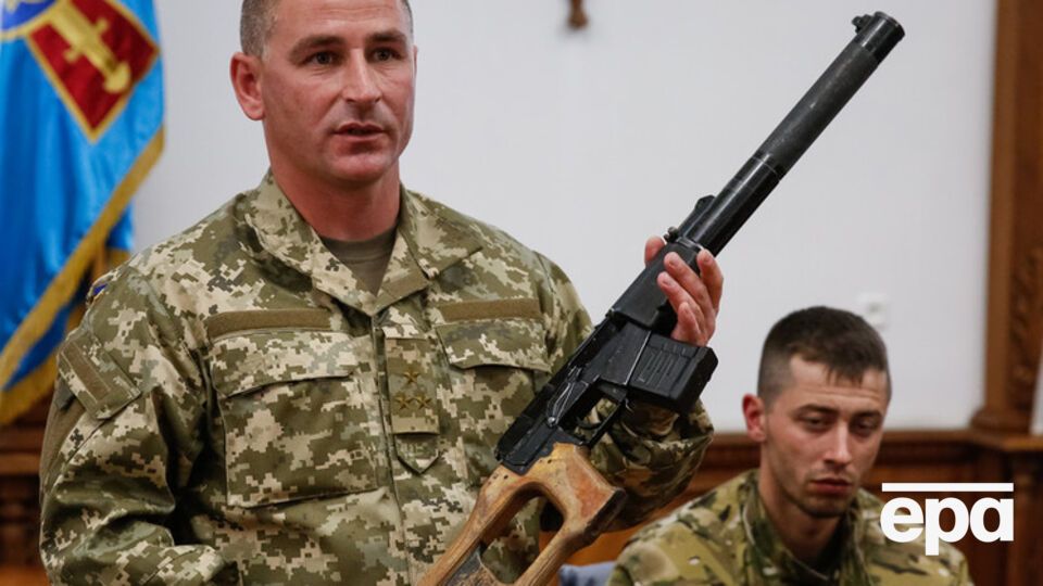 В Киеве показали винтовку "Винторез", захваченную у российских военных под Счастьем. Фоторепортаж