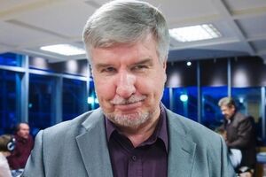 После разговоров о политике депутат предлагал женщинам заняться любовью