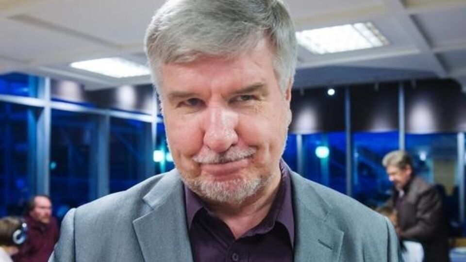 После разговоров о политике депутат предлагал женщинам заняться любовью