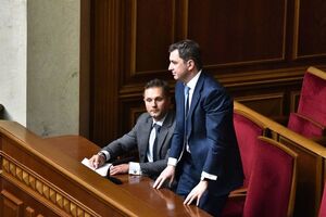 Юрий Терентьев и Игорь Билоус во время заседания парламента