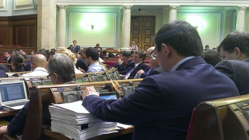 Правительство Украины призвало Раду ввести мораторий на выплату внешнего долга и попросило частных кредиторов присоединиться к поддержке страны