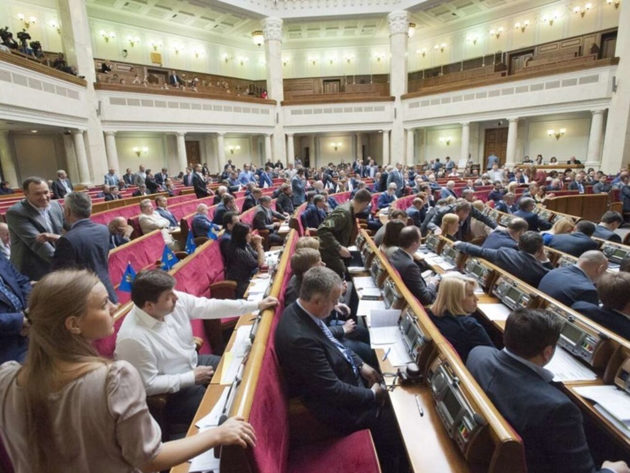 Верховная Рада предоставила Кабмину право вводить мораторий на выплаты по внешнему коммерческому долгу