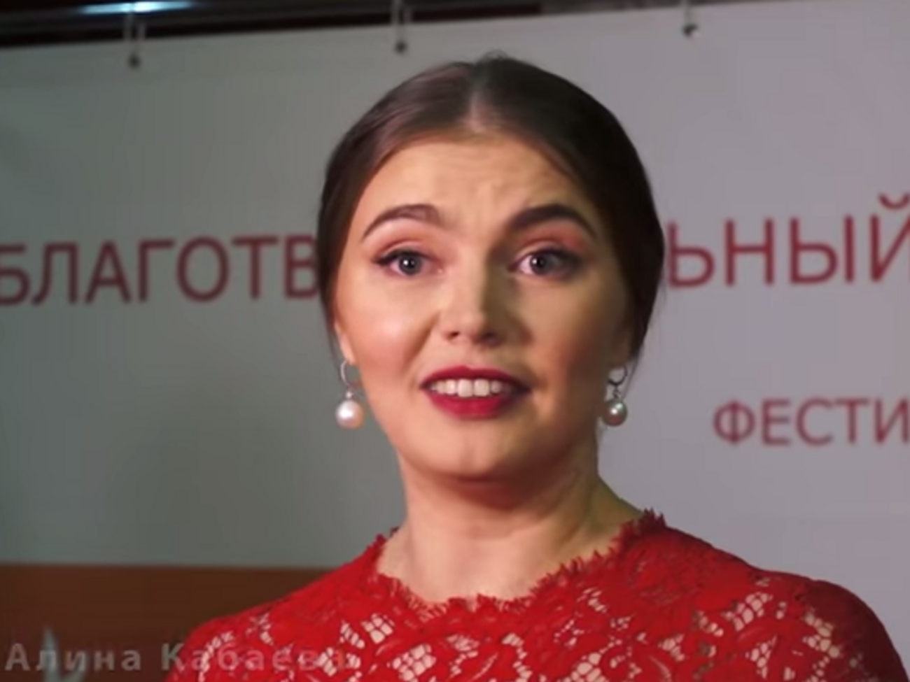 Кабаева показала новый образ --- волосы в пучок и неожиданный разрез глаз