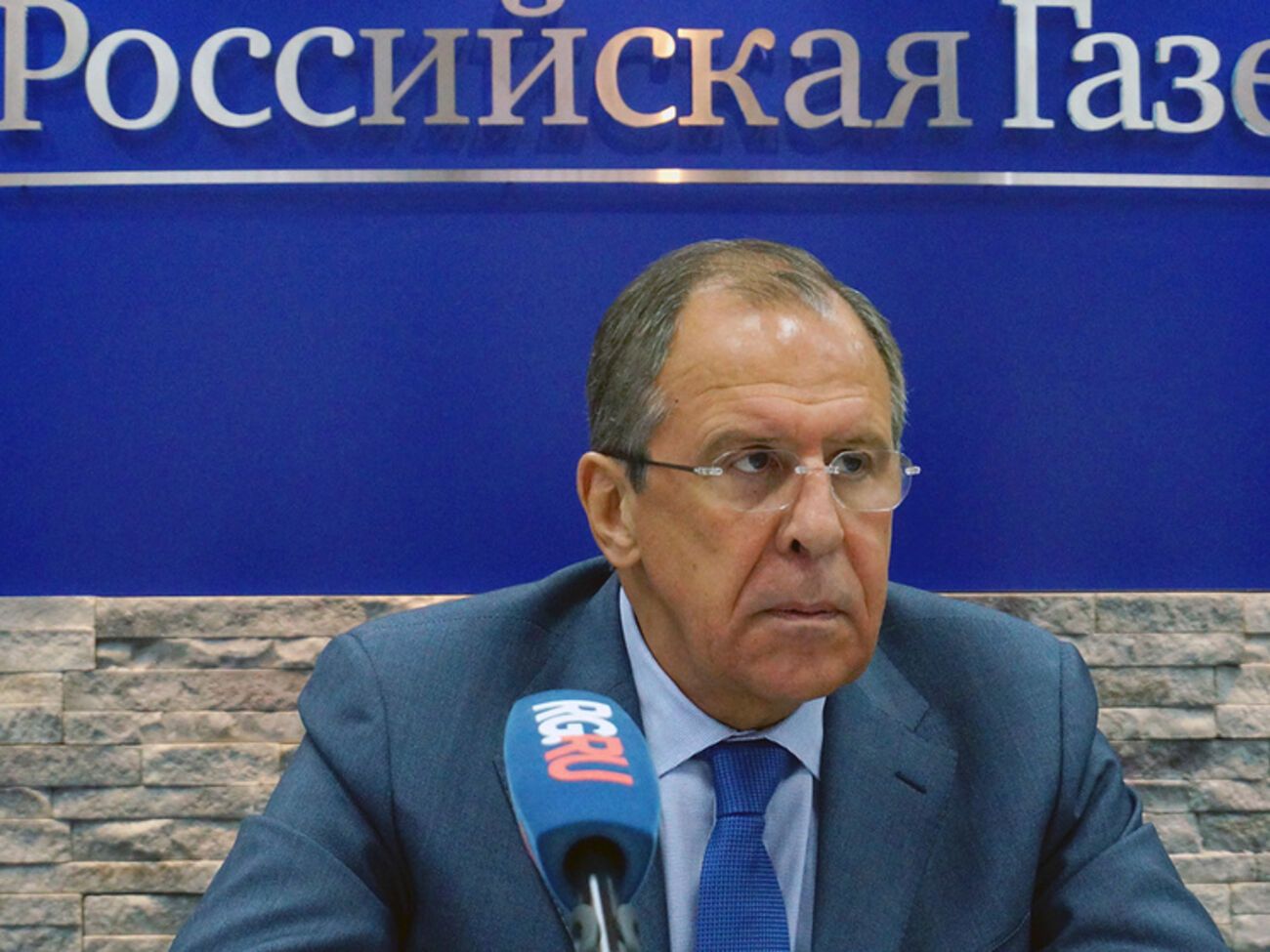 Только после этого может быть закрыта украинско-российская граница, заявил Лавров, сославшись на Минские соглашения