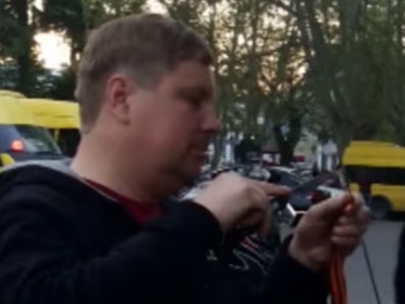 Ленты заставили снять как символ российской оккупации