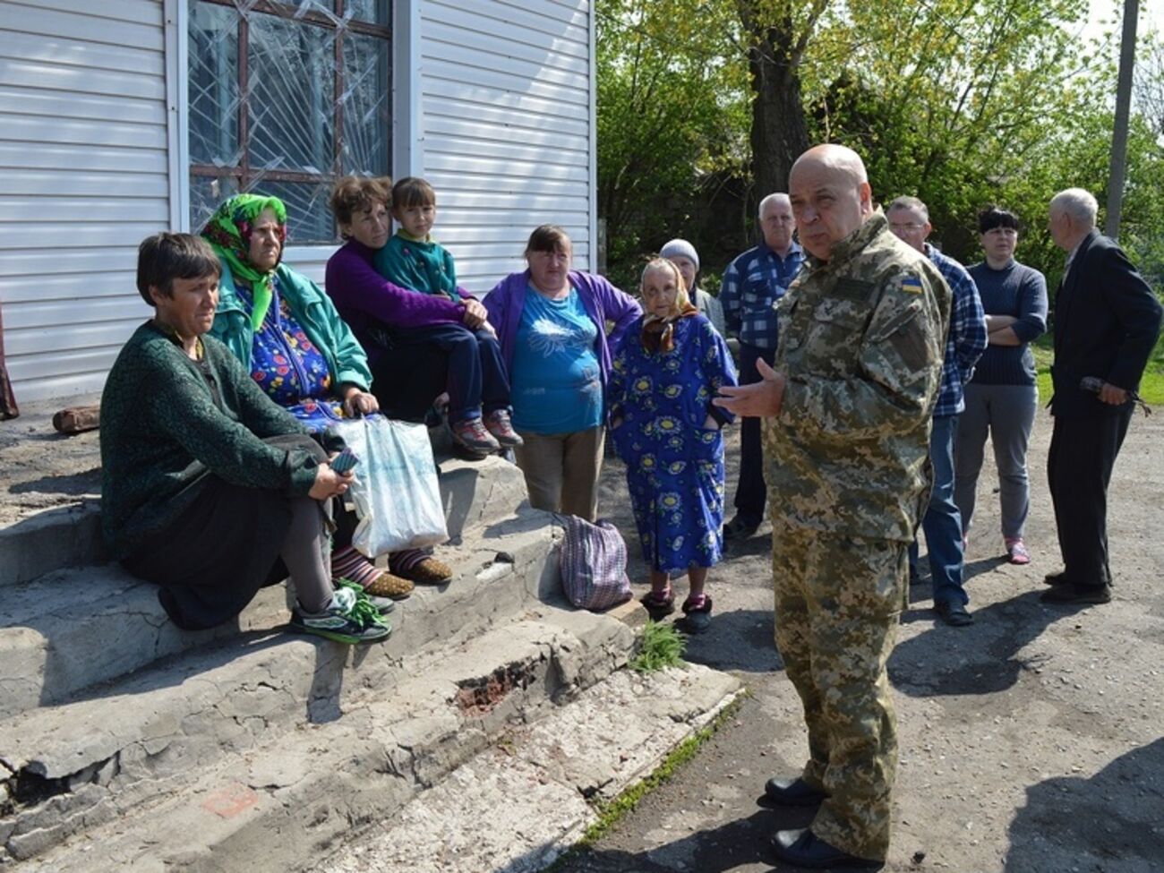 Москаль: Во время обстрелов 25-го блокпоста немало снарядов попадало и в Орехово, при этом люди уверены, что боевики обстреливали их не случайно, а целенаправленно