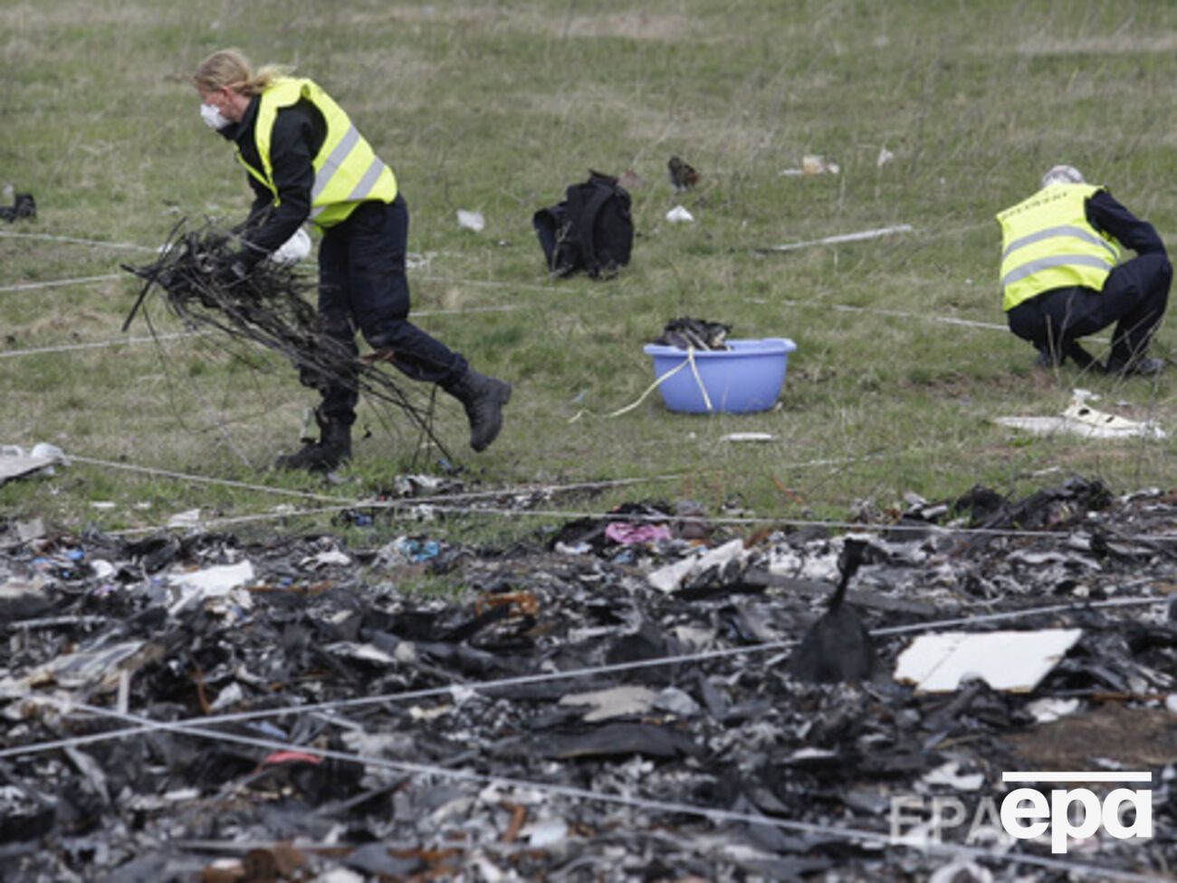 На месте крушения лайнера нашли останки семерых пассажиров