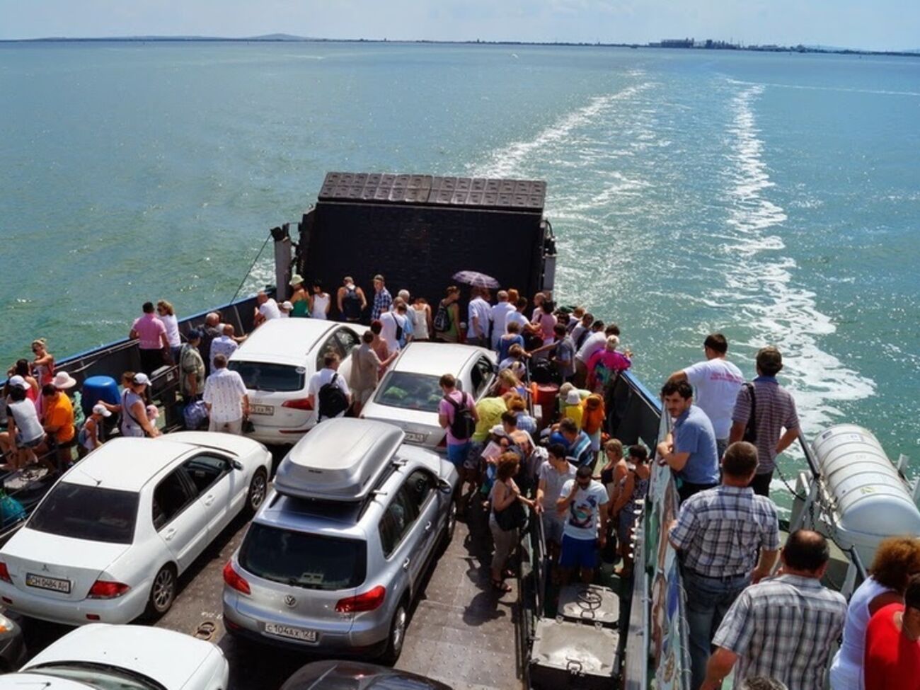В очереди на Керченской переправе более 1,5 тыс. машин